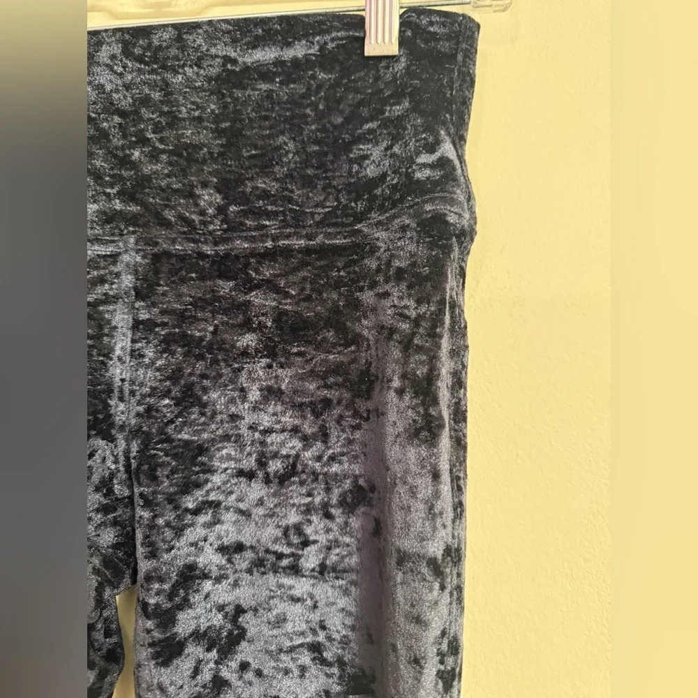 Lululemon Align Super High Rise Pant 28" Crushed Velvet Black Womens Size 6 - Picture 5 of 7